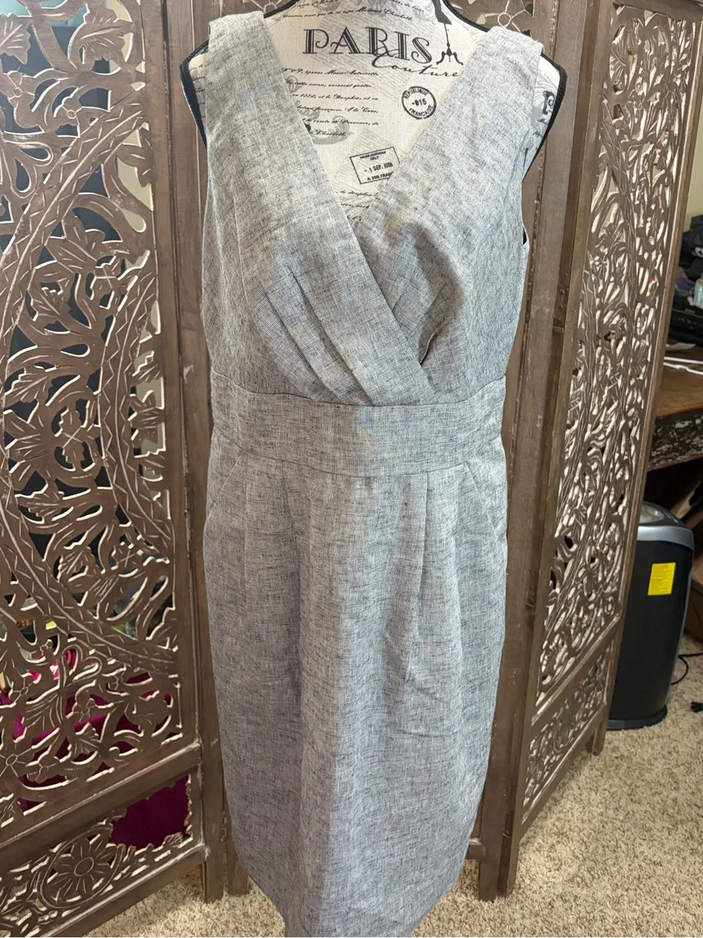 LOFT sleeveless neck